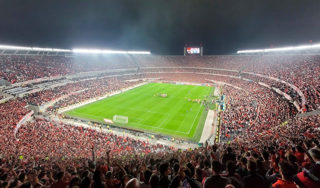 River monumental hinchada