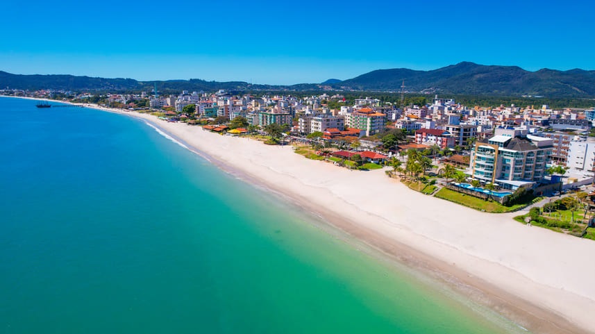 Praia de canasvieiras es el balneario mas concurrido de la isla.